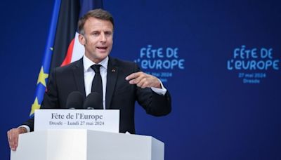 Europa deve pensar na própria 'defesa e segurança' frente à ameaça russa, diz Macron