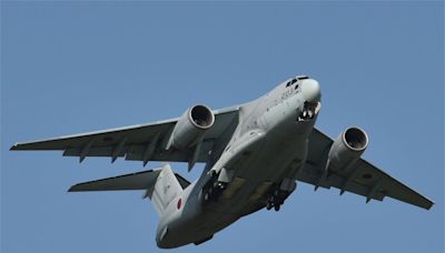 日本自衛隊1架C2運輸機「飛行中窗戶脫落」 緊急迫降新潟機場