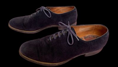 Elvis Presley's blue suede shoes up for auction