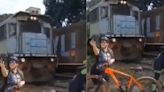 No sólo en México, en Brasil mujer es golpeada por un tren… llevaba casco