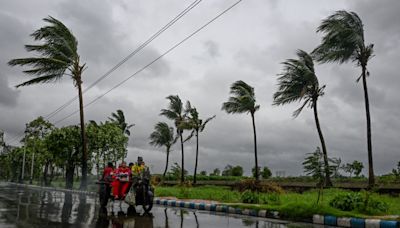 El ciclón tropical Remal toca tierra en Bangladesh y el oeste de la India