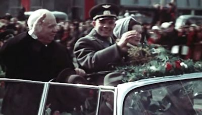 Yuri Gagarin recibido como un héroe (Vídeo)