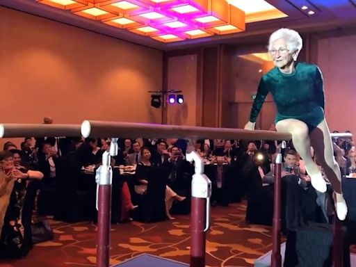 Las increíbles acrobacias de la gimnasta más longeva del mundo: Johanna Quaas tiene 98 años