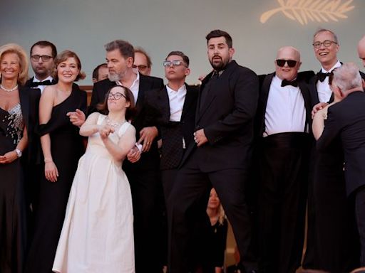 Festival de Cannes 2024 : « Un p’tit truc en plus » ovationné sur les marches