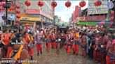 北港迓媽祖「雨神」同行 鑾轎神偶穿特大號雨衣