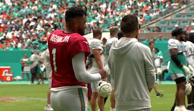 Mike McDaniel praises Tua Tagovailoa’s offseason work, expects another leap from the Dolphins QB - WSVN 7News | Miami News, Weather, Sports | Fort Lauderdale