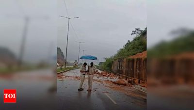 Loutolim-Verna bypass landslide disrupts traffic | Goa News - Times of India