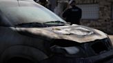 Más incendios de autos en Rosario: quemaron cuatro en la misma vereda de una comisaria