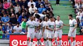 Un golazo de Adam Boayar salva un empate para el Elche en Anduva