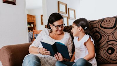 Guardianes del legado: cuando los abuelos cuidan de los nietos