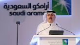 Aramco prepara la billetera: busca invertir en energía renovable fuera de Arabia Saudí