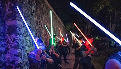 Star Wars: academia dá aulas de combates com sabres de luz no México; veja fotos