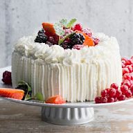 A classic cake made with vanilla extract and often topped with vanilla frosting or buttercream. A versatile cake that can be paired with a variety of flavors and fillings. Popular for weddings and other special occasions.