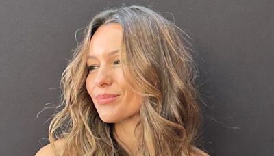 Al mejor estilo Angelina Jolie, Pampita revivió el tajo al extremo con un audaz vestido negro