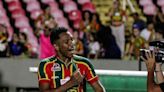 Maurício festeja gol em retorno ao time titular do Sampaio na final do Maranhense
