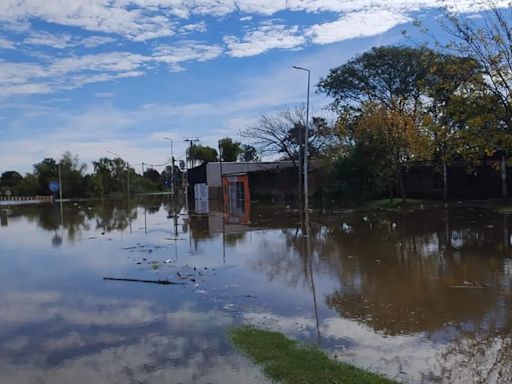 Más de 500 personas permanecen evacuadas por las inundaciones en Concordia: “Hay negocios bajo el agua”