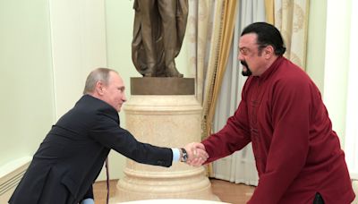 Steven Seagal calls Putin "greatest" leader at his inauguration