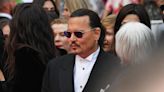 「坎城為家暴者鋪紅毯」！Johnny Depp 復出獲得 7 分鐘掌聲，也止不住場外抗議聲…