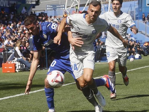 El Getafe estrena su cuenta de triunfos desarbolando al Alavés