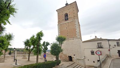 El pueblo único de España que tiene una iglesia sin torre y una torre sin iglesia