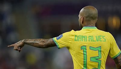 Dani Alves está convencido de que volverá a vivir del fútbol