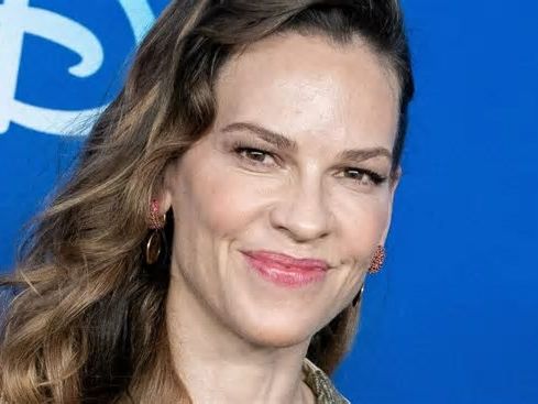 Hilary Swank habló de su pausa en la actuación para cuidar a su padre: “Quería estar con él tanto como me necesitara”