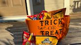 After volunteering at a food bank, I'll never give out candy on Halloween again. Instead, I'm giving trick-or-treaters something better.