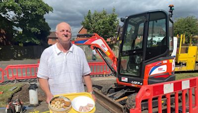 Disabled man keeps coffee and biscuits promise to dropped kerb workers