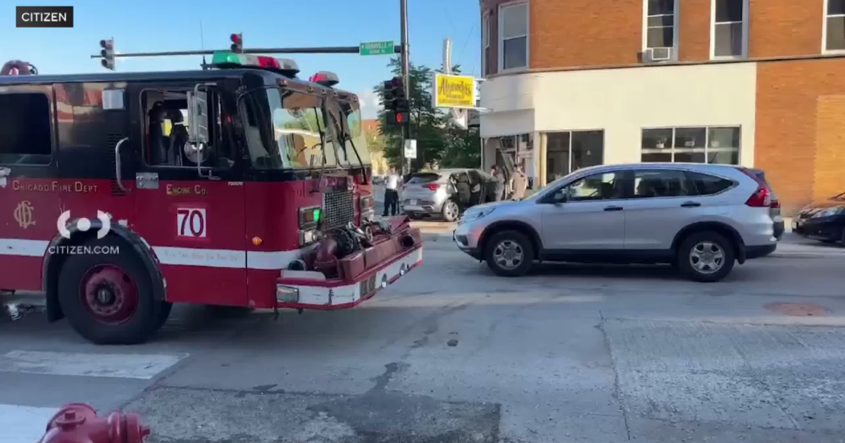 SUV hits car, restaurant on Chicago's North Side after running red light, police say