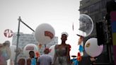 Banderas arcoíris marchan en Lima para celebrar 20 años de activismo LGTBI