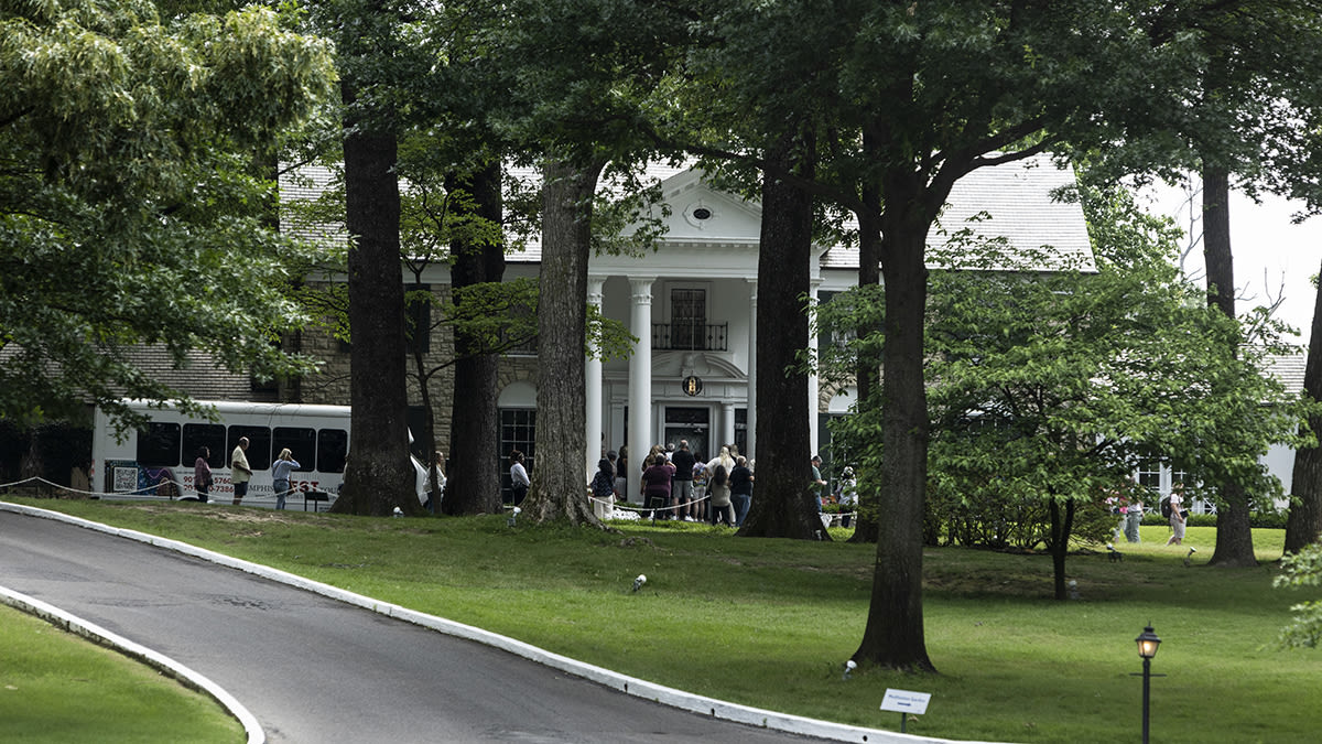 A Judge Just Blocked the Sale of Elvis Presley’s Legendary Graceland Estate