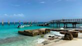 Viaje a las islas en el único ‘Mar de los Siete Colores’