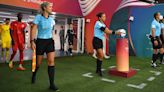 Mundial 2022: quiénes son las 3 mujeres que arbitrarán por primera vez un partido de hombres en la historia de los mundiales