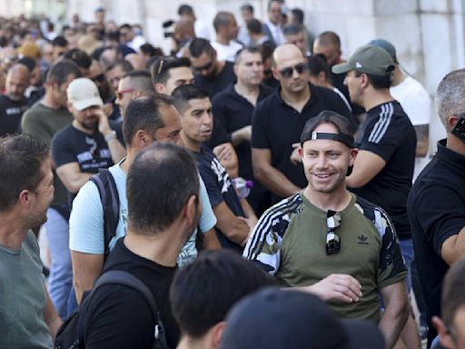 Polícias barrados à porta do Parlamento dizem que é tempo de voltar à luta