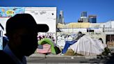 California ordena desmantelar campamentos de personas sin techo