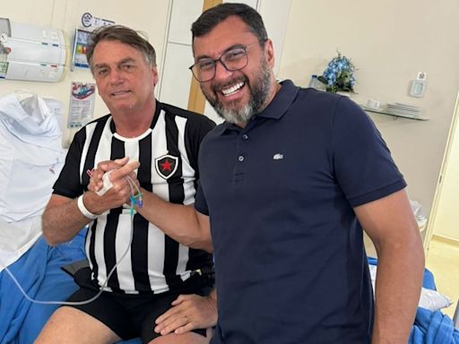 Bolsonaro retorna a hospital de Manaus um dia após receber alta