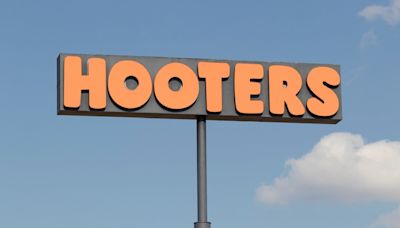 Hooters closes US locations due to economic pressure