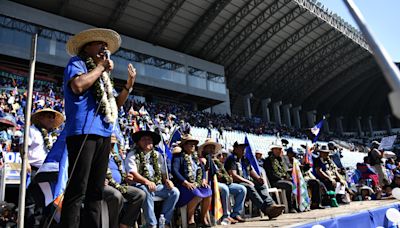 Morales dice que el alzamiento militar fue un "show" y un "golpe" a la economía de Bolivia