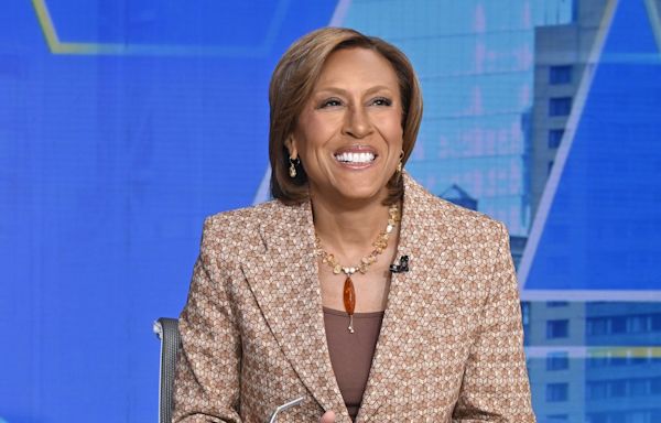 Robin Roberts Reveals The Reason Behind Her Bandaged Wrist On 'GMA'