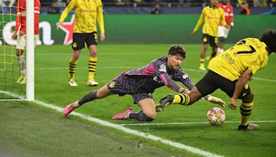 ¿Cuántos penaltis ha parado Gregor Kobel? El porcentaje de acierto del portero del Dortmund