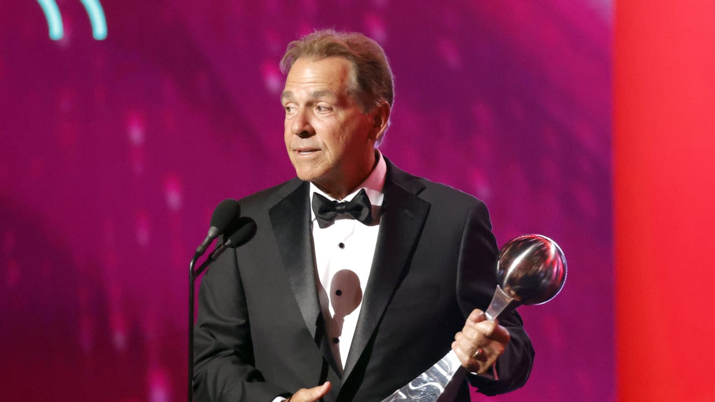 Nick Saban can’t stop being a legendary coach even while accepting ESPY award