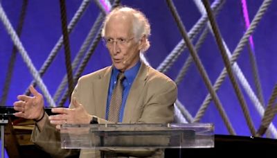 John Piper: “Iglesias deberían excomulgar no ejecutar a parejas homosexuales”