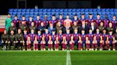 Laporta anima al Barça Atlètic en la foto oficial antes de la final del playoff