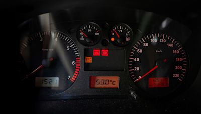 ¿Por qué hace más calor dentro del coche que fuera del mismo? La ciencia tiene la respuesta