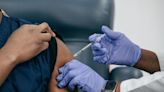Identifican nuevos efectos secundarios vinculados con las vacunas contra el covid-19