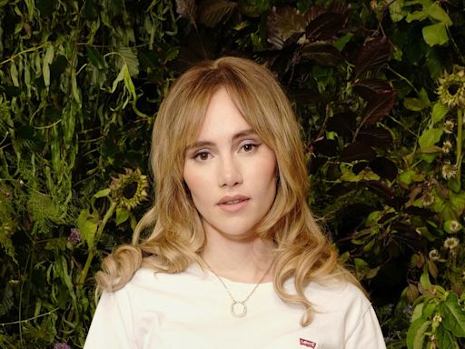 Suki Waterhouse Finds Her Offbeat L.A. Mom Look For Fall