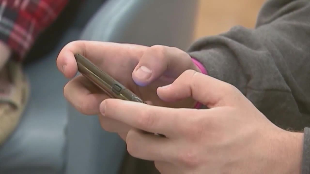 DeWine expected to sign bill restricting cell phones in public schools