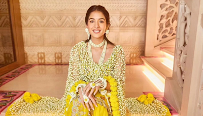 How To Recreate Radhika Merchant's VIRAL Flower Dupatta For Haldi Ceremony In Under Rs 2,000