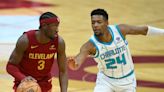 Cavs snap skip with easy victory over Hornets