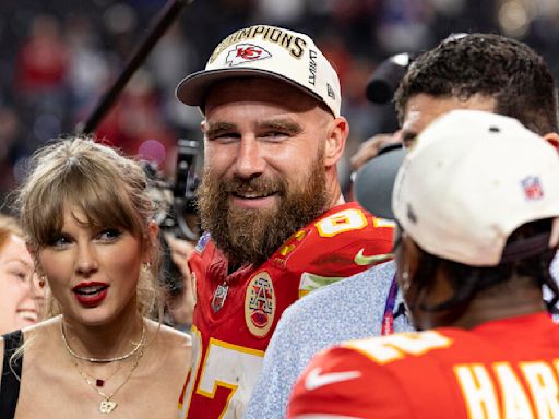 WATCH: Travis Kelce Sings Karaoke, Dedicates Award To Taylor Swift | iHeart